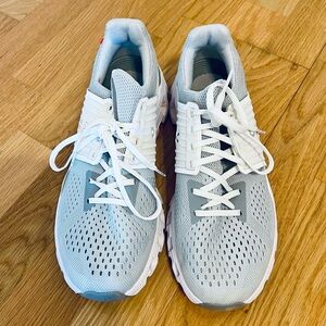 ❌SOLD❌ On Cloudswift Glacier/White Women's Running Shoes